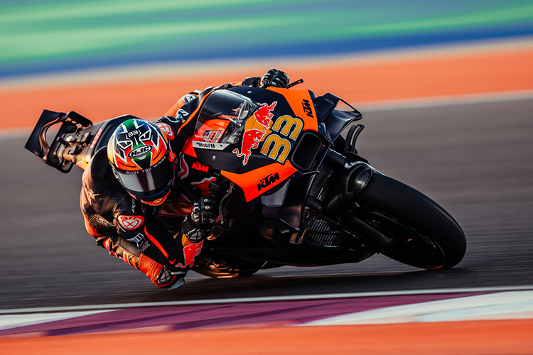 KTM MotoGP02