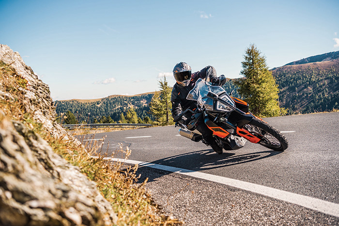 KTM 790 ADVENTURE Action 01