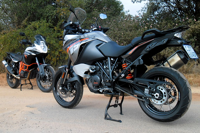 KTM 1190 full sidebyside