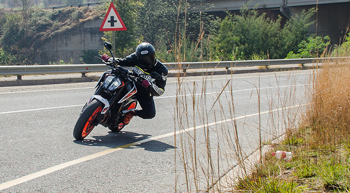 KTM DUKE 890R mainend2