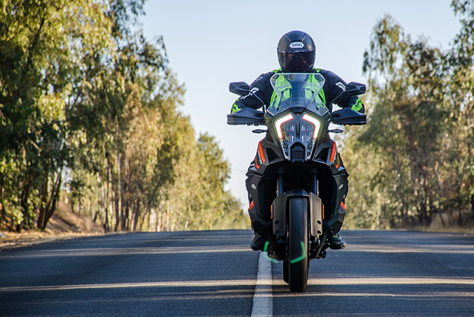 KTM 1290S middle ride