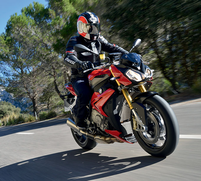 S1000R riding02