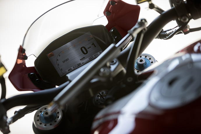 MONSTER 1200R 02