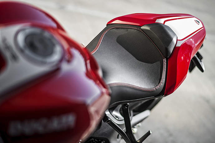 MONSTER 1200R 03