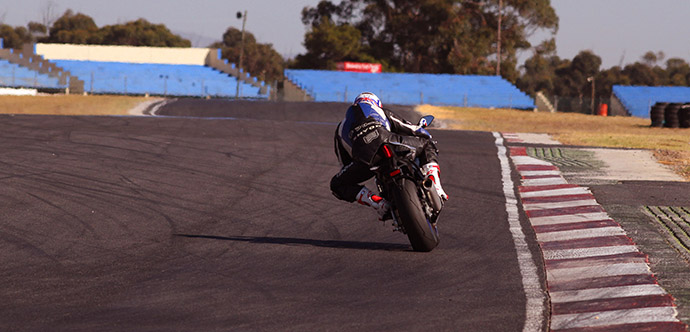 2015 YAMAHA R1 BHIND
