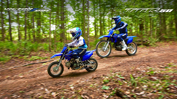 2023 Yamaha TTR50 EU Icon Blue Keyvisual 001 04